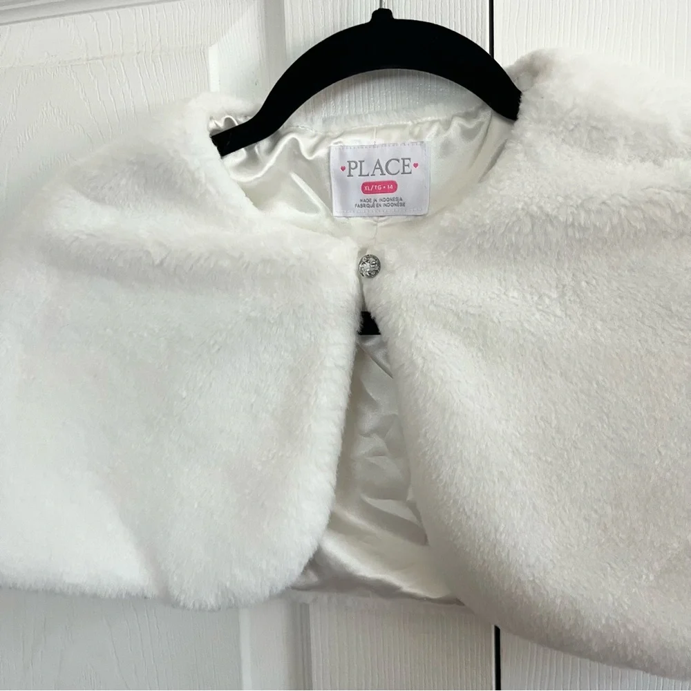 5 for $25! The Children’s Place Elegant White Faux Fur Kids Cape